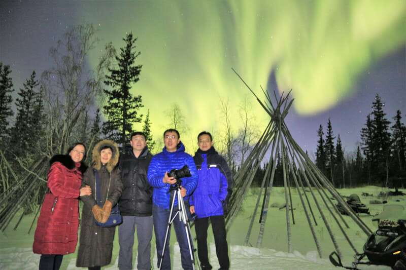 From Yellowknife: Northern Lights Bus Tour with Photos - Chasing the aurora from Yellowknife