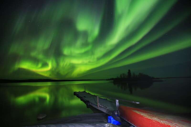From Yellowknife: Northern Lights Bus Tour with Photos - Staying warm in minus 25 weather