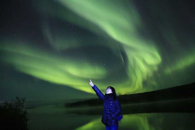 From Yellowknife: Northern Lights Bus Tour with Photos - The best time and conditions for your booking
