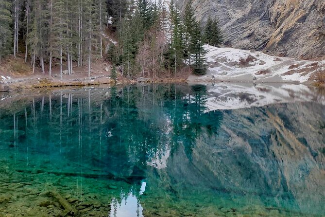 Grassi Lake and Grotto Canyon Hiking Calgary/Canmore/Banff - Reaching the turquoise water at Grassi Lakes
