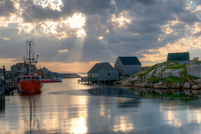 Half Day Small Group Tour in Peggy's Cove and Titanic Cemetery - One Hour Around Peggy’s Cove Lighthouse