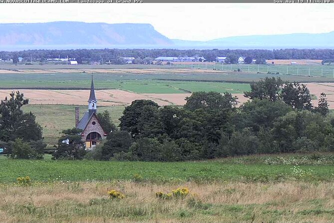 Half-Day Small-Group Tour of Annapolis Valley - Hall’s Harbour, lobster pounds, and Fundy tides
