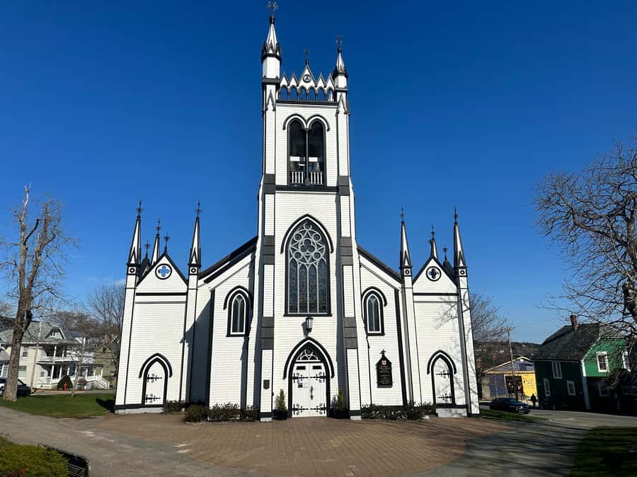 Halifax: Lunenburg and Mahone Bay Private Tour - The main tradeoff: focus versus free time