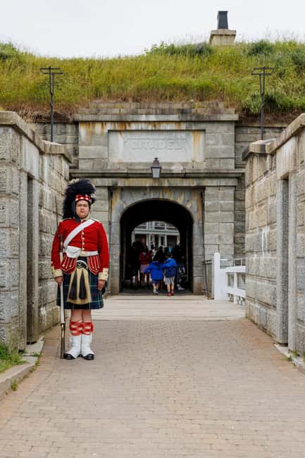 Halifax: Peggy's Cove, Citadel and Titanic Cemetery Tour - Peggy’s Point Lighthouse and the rocky coast