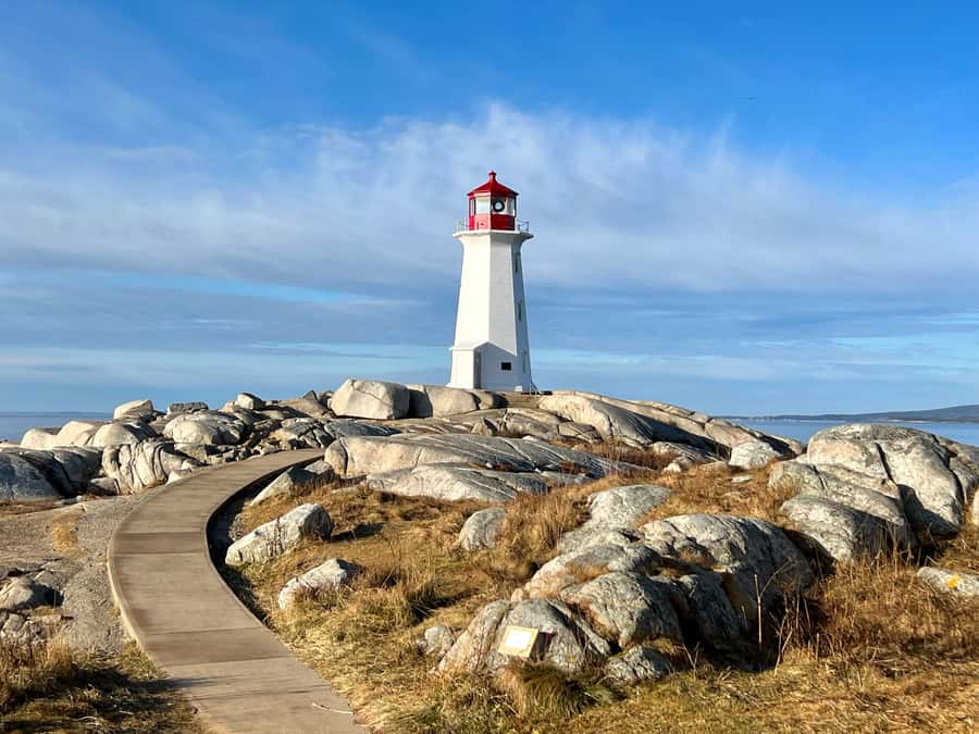 Halifax Small-Group Express Peggy’s Cove Tour - The small-group experience in practice