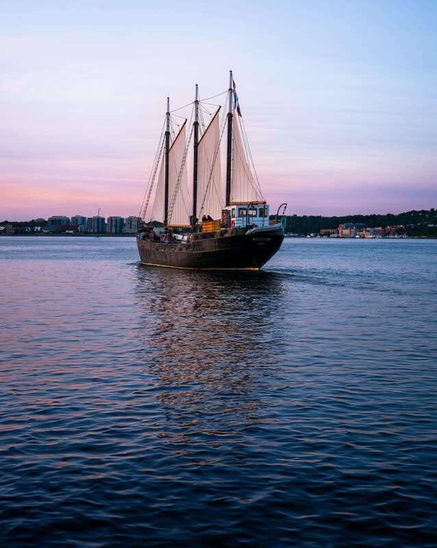 Halifax Sunset Cruise Aboard the Tall Ship Silva - The first 15 minutes: leaving the Halifax Waterfront