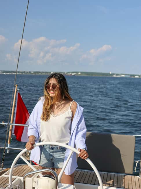 Halifax: Sunset Wine and Cheese Sailboat Cruise - Finding the boat beside the Halifax Beer Garden