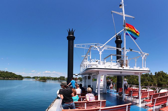 Heart of the 1000 Islands Sightseeing Cruise - Food, seating, and comfort on board