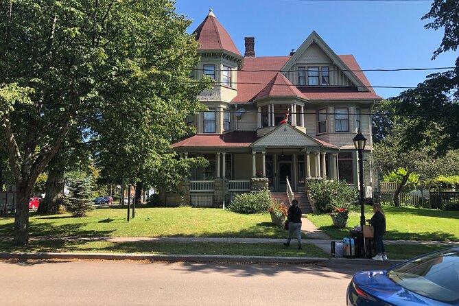 Historic Walking Tour of Charlottetown - Town hall, green space, and the Harris brothers