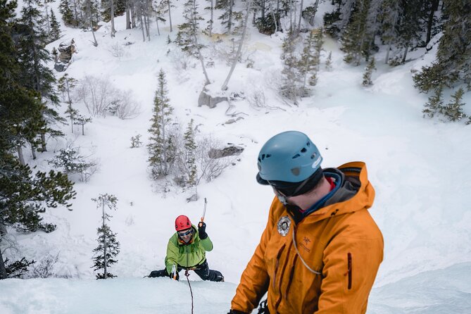 Jasper Ice Climbing Experience - A small group with room for personal coaching