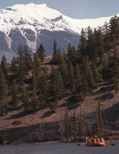 Jasper: Jasper National Park Easy 2-Hour Rafting Trip - A short ride with a genuine Jasper setting