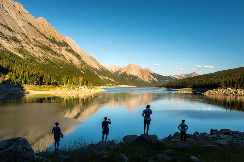 Jasper: Maligne Valley Wildlife & Spirit Island Cruise - The road into Maligne Valley