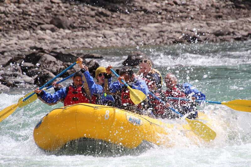 Jasper National Park: 2-Hour Whitewater Rafting - Getting suited up before the water