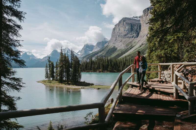 Jasper National Park: Maligne Lake Cruise With Guide - Reaching Maligne Lake from Jasper