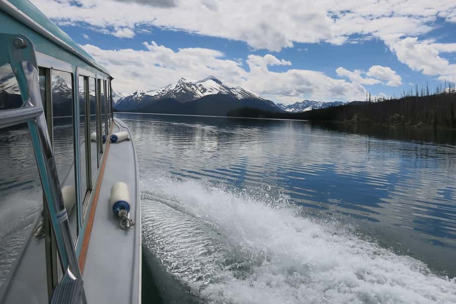 Jasper: Wildlife and Waterfalls Tour with Maligne Cruise - Maligne Lake and the cruise to Spirit Island