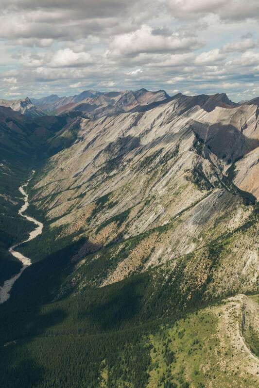 Kananaskis: 20 Minute "Warrior lookout" Helicopter Tour - Returning along Barrier Lake