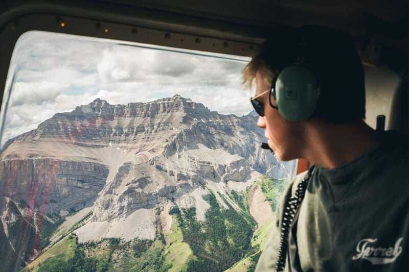 Kananaskis: 30-Minute Heli Tour of Minnewanka Lake and Banff - Between Mount Peechee and Saddle Peak