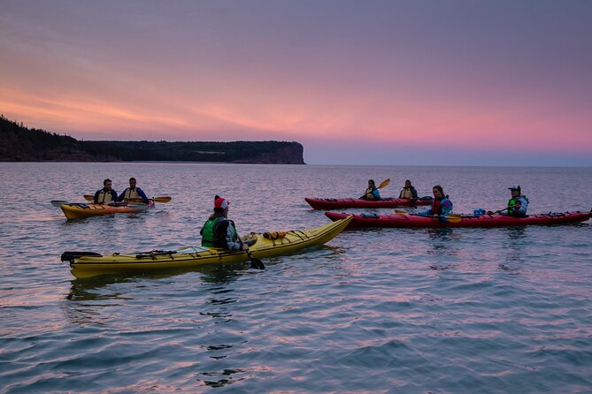 Kayak the Bay of Fundy Sea Caves - Francophone guides and clear instruction