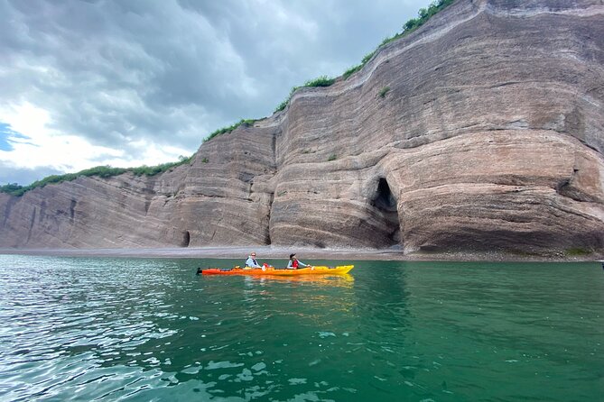 Kayak the Bay of Fundy Sea Caves - How the tide changes your route
