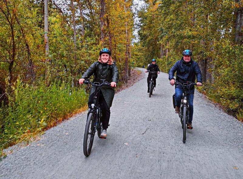 Kelowna: E-Bike Ride and Axe Throwing Adventure - Key points at a glance