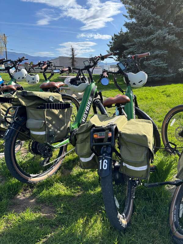 Kelowna: E-Bike Ride and Axe Throwing Adventure - One hour at Axe Monkeys Kelowna