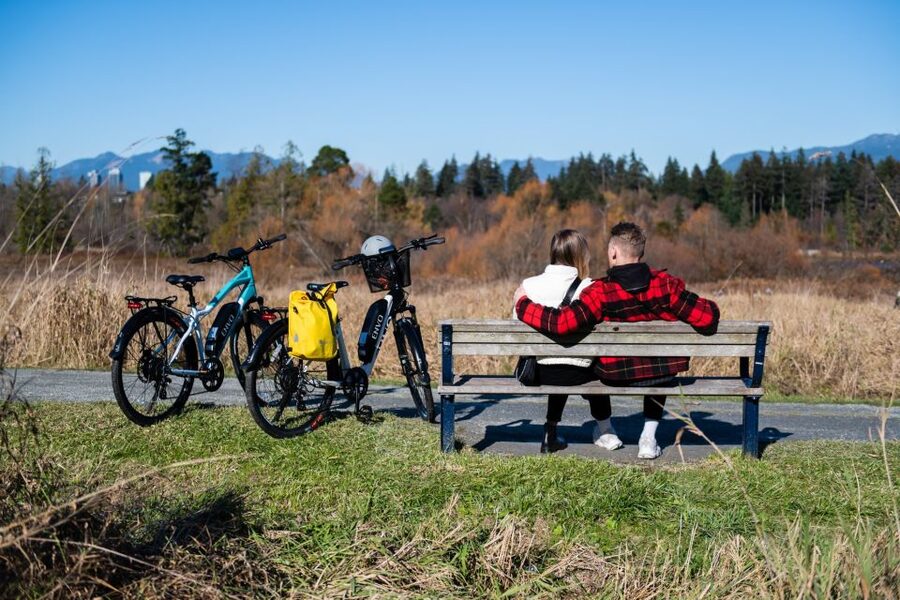 Kelowna: E-Bike Ride and Axe Throwing Adventure - The host and the feel of the outing