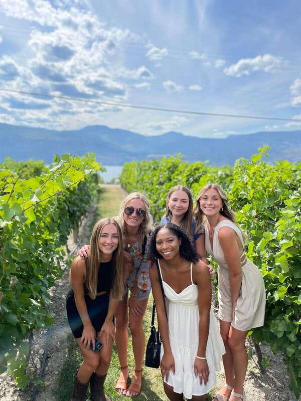 Kelowna: East Kelowna Full Day Guided Wine Tour - Why East Kelowna makes a good wine day