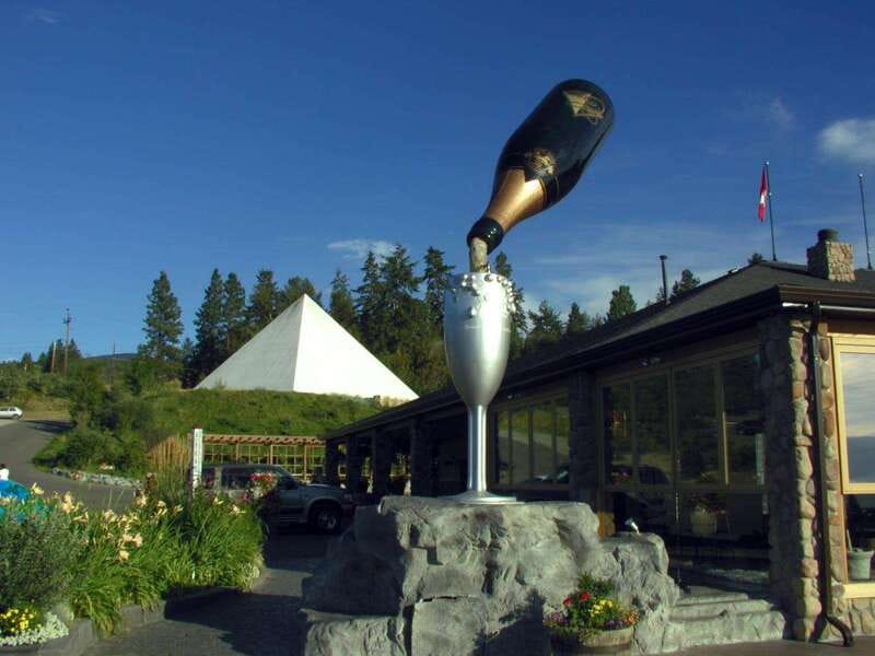Kelowna: East Kelowna Full Day Guided Wine Tour - The View Winery and Vineyard brings in the scenery