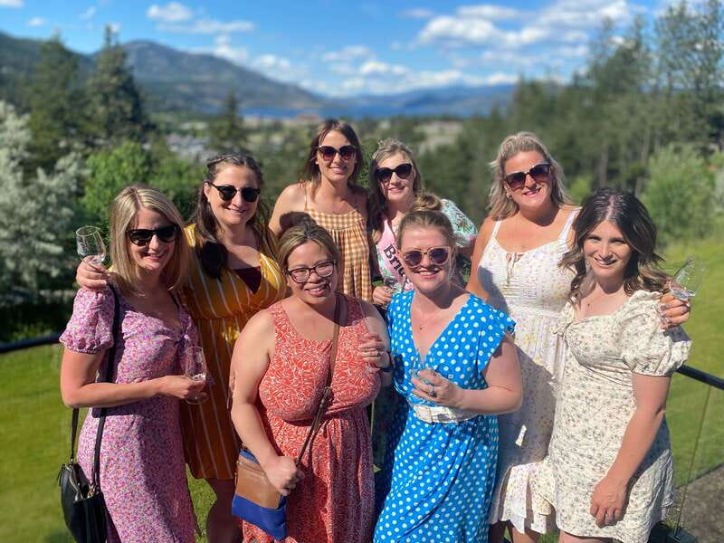 Kelowna: East Kelowna Full Day Guided Wine Tour - The Vibrant Vine finishes with color and variety