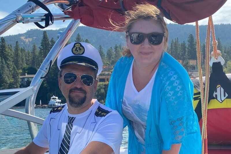 Kelowna: Tiki Party Yacht Rental - Food and drink planning on the water