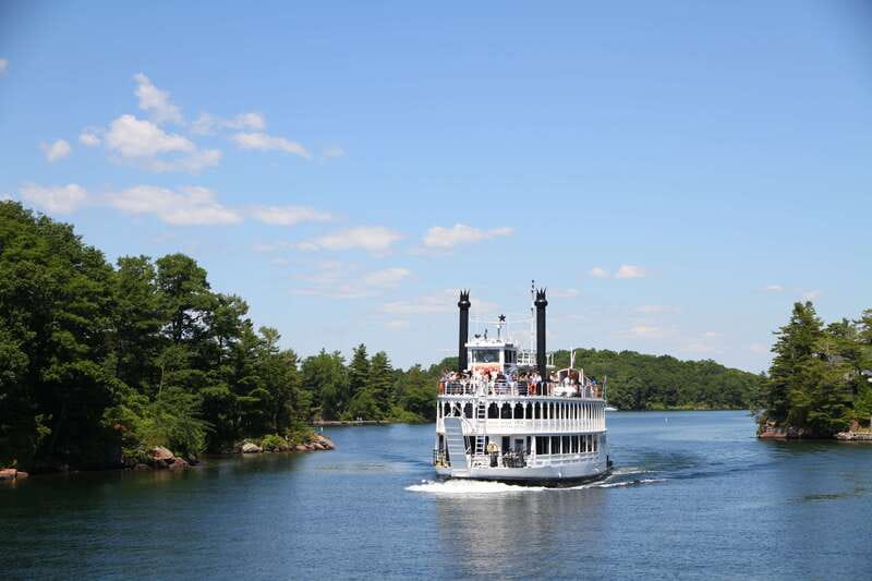 Kingston: Heart of the Thousand Islands Riverboat Cruise - Live music changes the mood