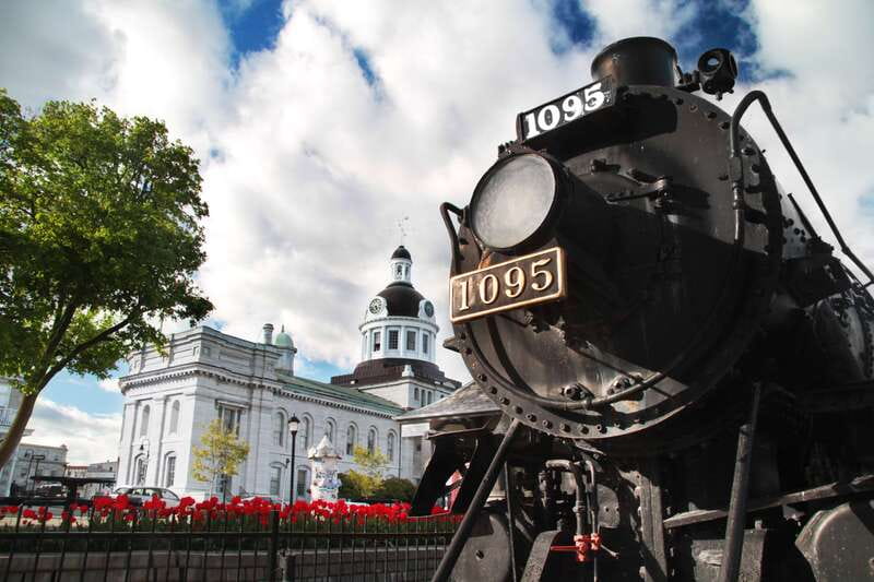 Kingston: Hop-On Hop-Off Trolley Tour - Queen’s University and the old town