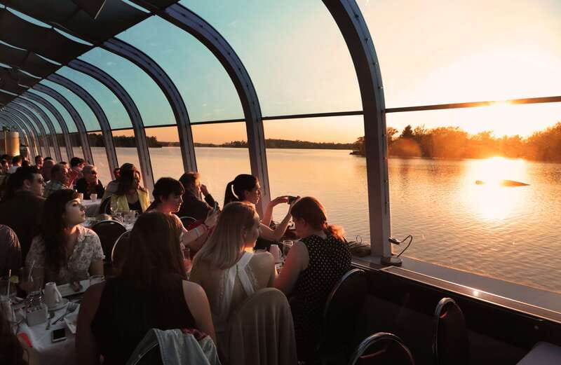 Kingston: Sunset Dinner Cruise - Sunset sailing through Kingston’s Admiralty Islands