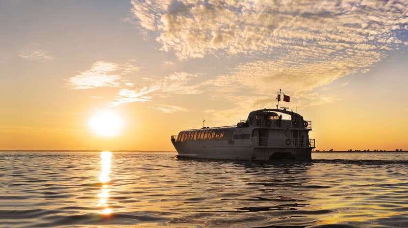 Kingston: Sunset Dinner Cruise - Island Queen or Island Star: the boat matters