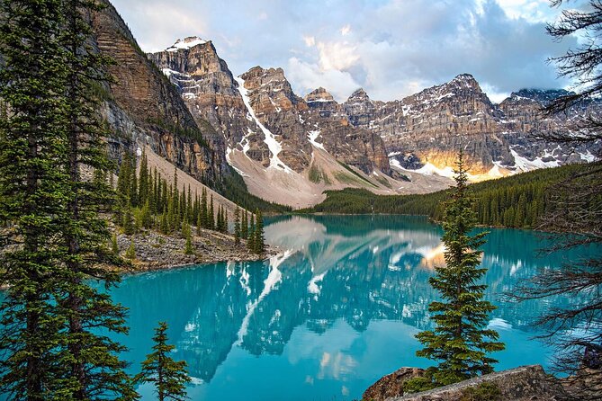 Lake Louise, Moraine Lake, Banff Tour from Calgary/Canmore/Banff - Banff Avenue gives you a useful lunch break