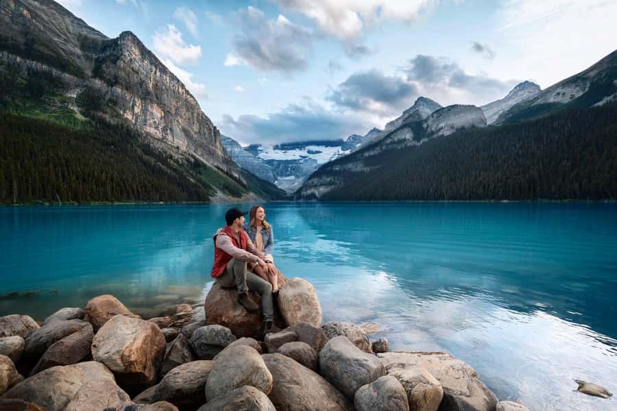 Lake Louise,Moraine Lake,Yoho NP,Johnston Canyon & BanffTour - Lake Louise gives you the classic first look
