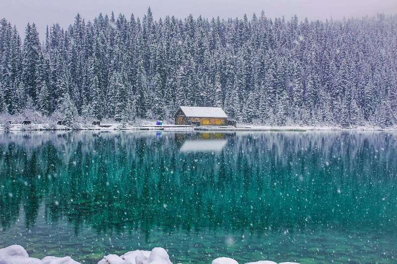Lake Louise, Peyto Lake, Johnston Canyon & Icefields Parkway - Lake Louise offers the classic winter view
