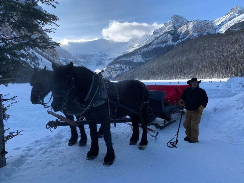 Lake Louise Winterland Tour - From the Mount Royal Hotel to the lake