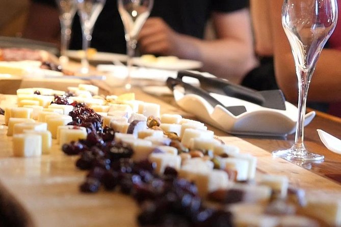 Lunch in the Vineyard: A Scenic Niagara Wine Tour Experience - Transportation, Timing, and the Border Issue