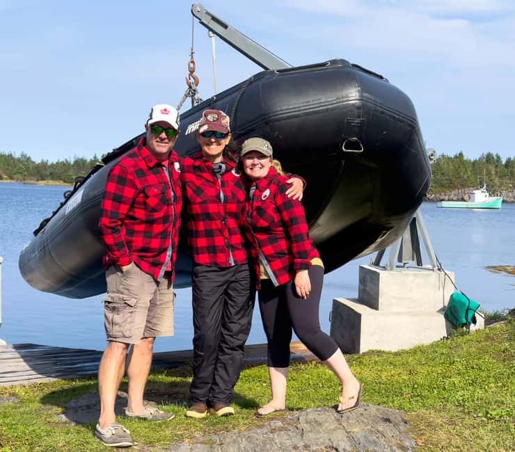 Lunenburg: Zodiac Wildlife Tour with Naturalist Guide - Jason and Deb add geology to the outing