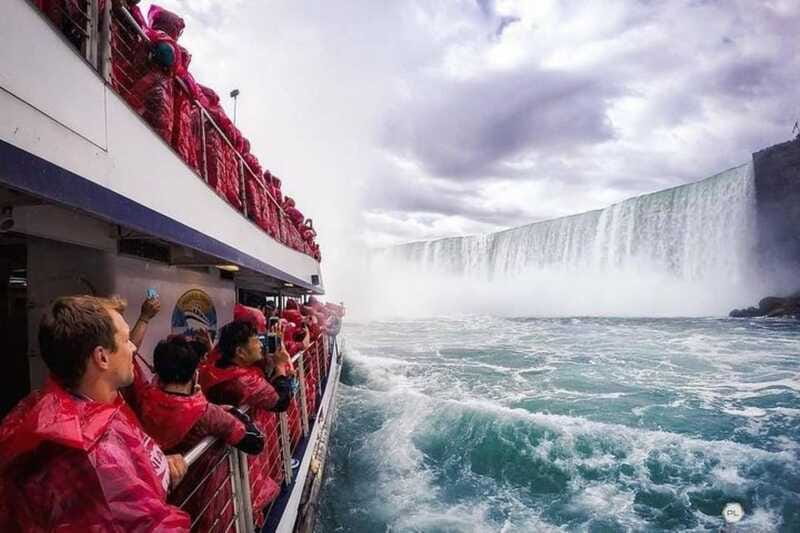 Mississauga: Niagara Falls Day Tours with Boat and Lunch - Lunch and the real price of the day