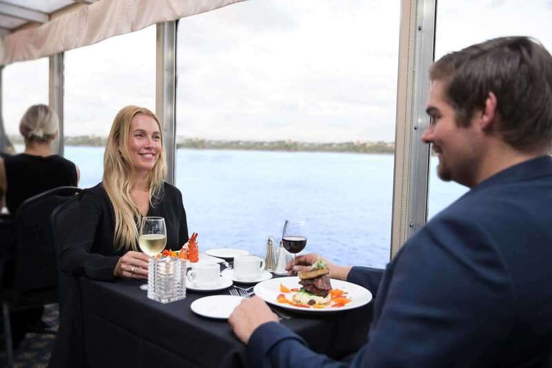 Montréal: 3 or 5-Course Dinner Cruise with DJ & Dancing - Is the Red Carpet Package Worth It?