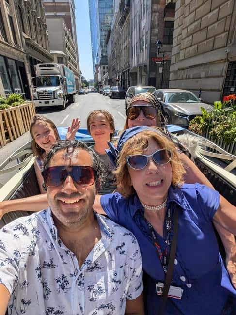 Montreal: An unforgettable guided tour in a vintage 1930s convertible car - What You See During the 45 Minutes