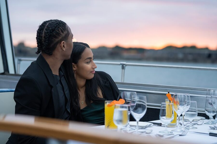 Montreal: Bateau-Mouche Cruise with A La Carte Dinner Option - Who should choose this cruise
