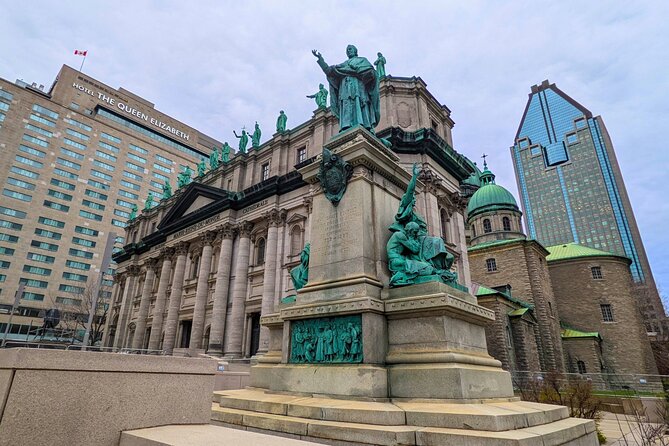 Montréal Downtown and Underground City Private Walking Tour - Promenades Cathédrale and Place Montréal Trust