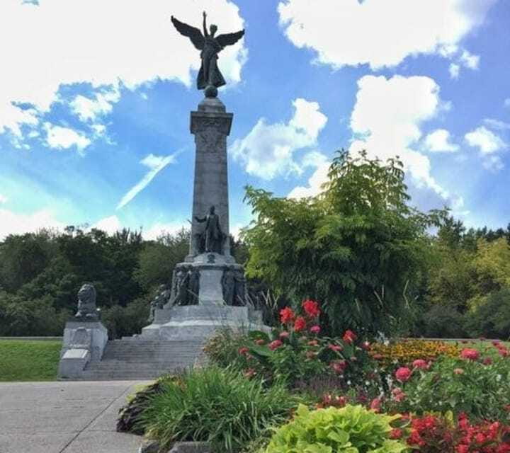 Montreal : Downtown & Underground Walking Tour with a Guide - What the private format really gives you