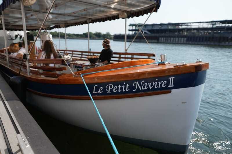 Montreal: Electric Boat Cruise with Onboard Drinks - Returning by the Clock Tower promenade