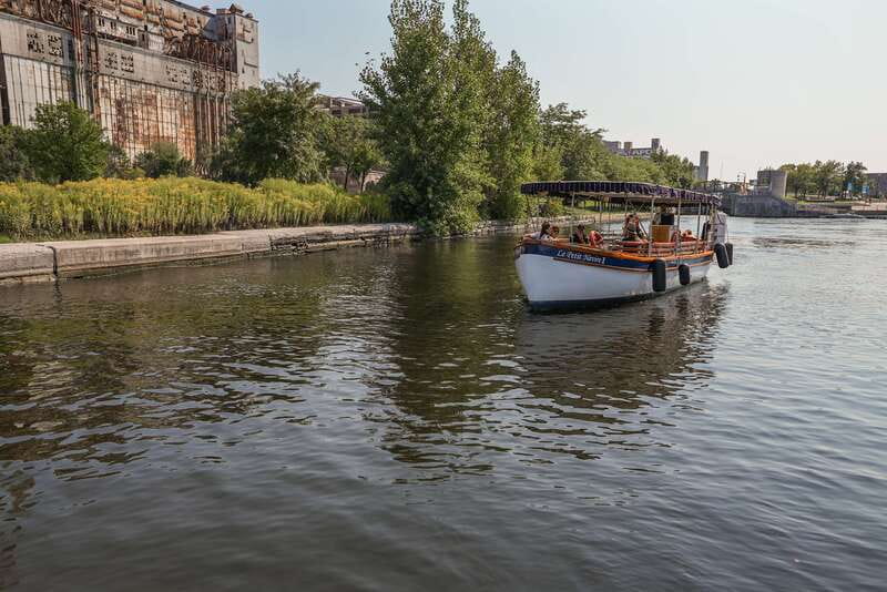 Montreal: Electric Boat Cruise with Onboard Drinks - What the $26 price really buys you