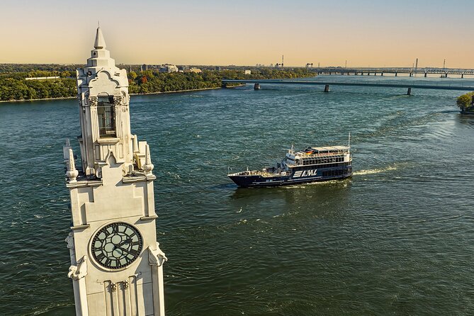 Montreal: Evening cruise with DJ - Starting at Montreal’s Old Port at 7 pm