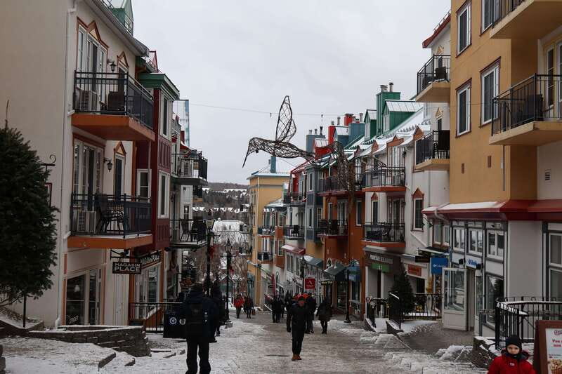 Montreal: Guided tour of the Laurentides Mont Tremblant - Mont-Tremblant village and summit gondola